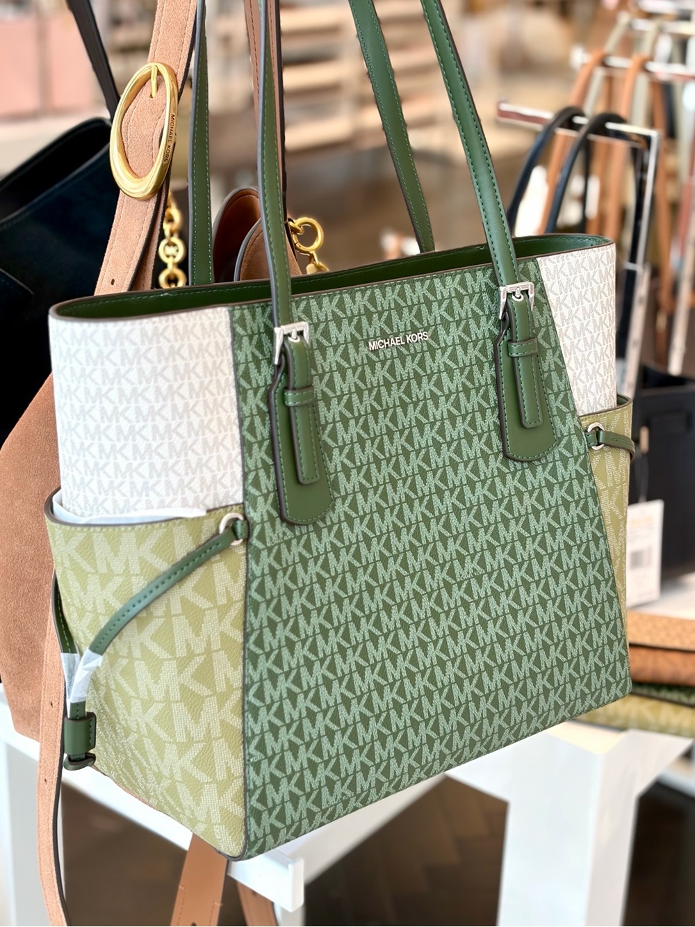 Michael Kors Voyager Large Color-Block Signature Logo Tote Shoulder Bag - Picture 6 of 10